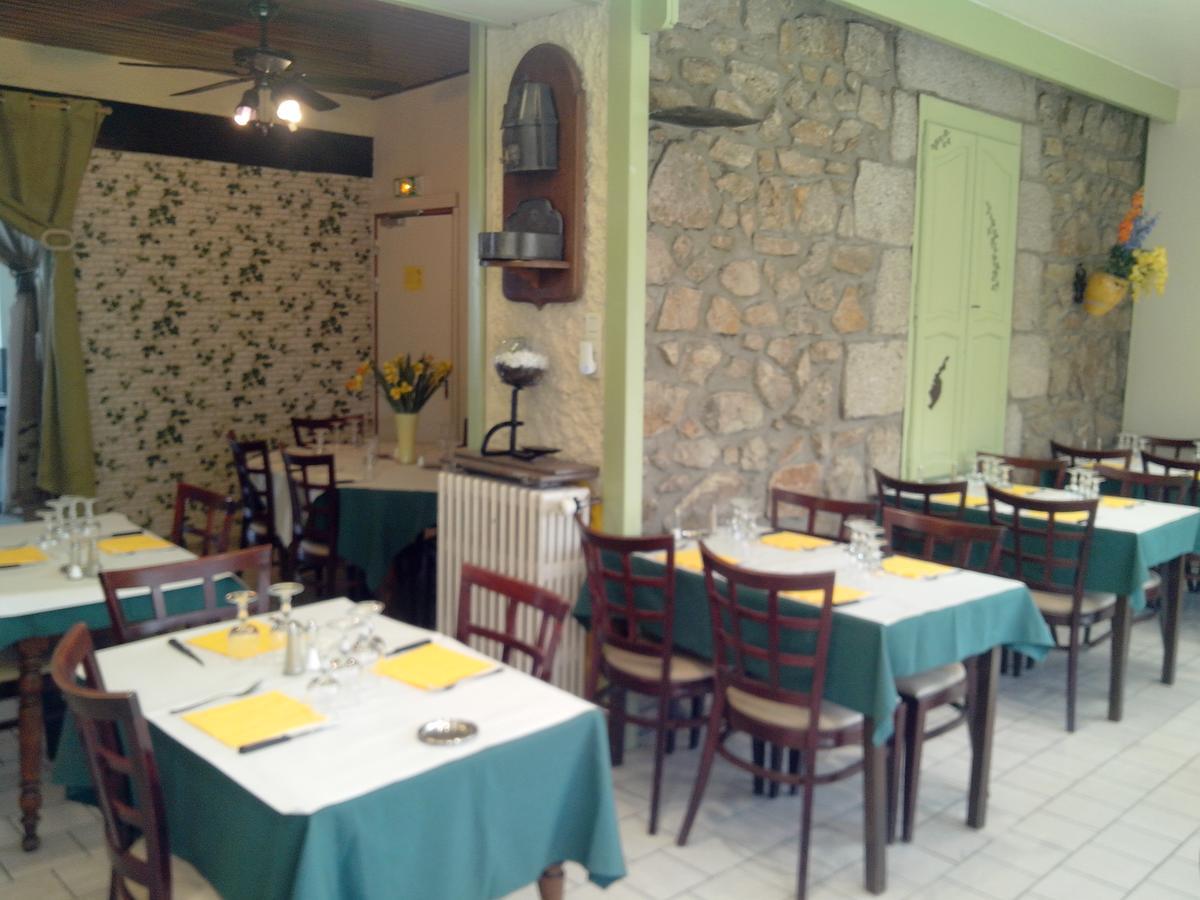 لا شامبون-سر-لينغون Hotel Restaurant Du Velay المظهر الخارجي الصورة